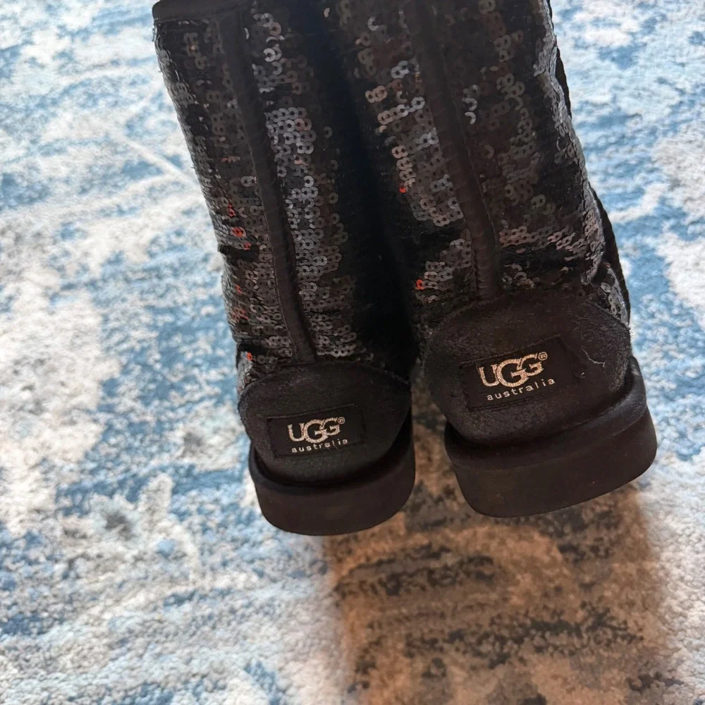 UGG Australia Classic Short Sequin Boots Black Sparkle‎ 3161 Womens Size 6